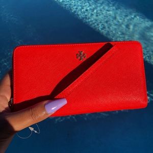 Tory Burch Emerson Wristlet L-Zip Continental Wallet in Bright Samba